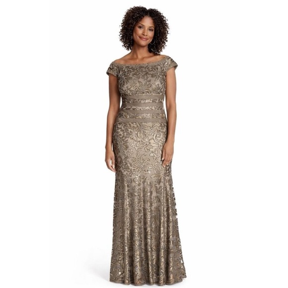 TADASHI SHOJI Elegant Gold Floral Gown - Picture 13 of 13